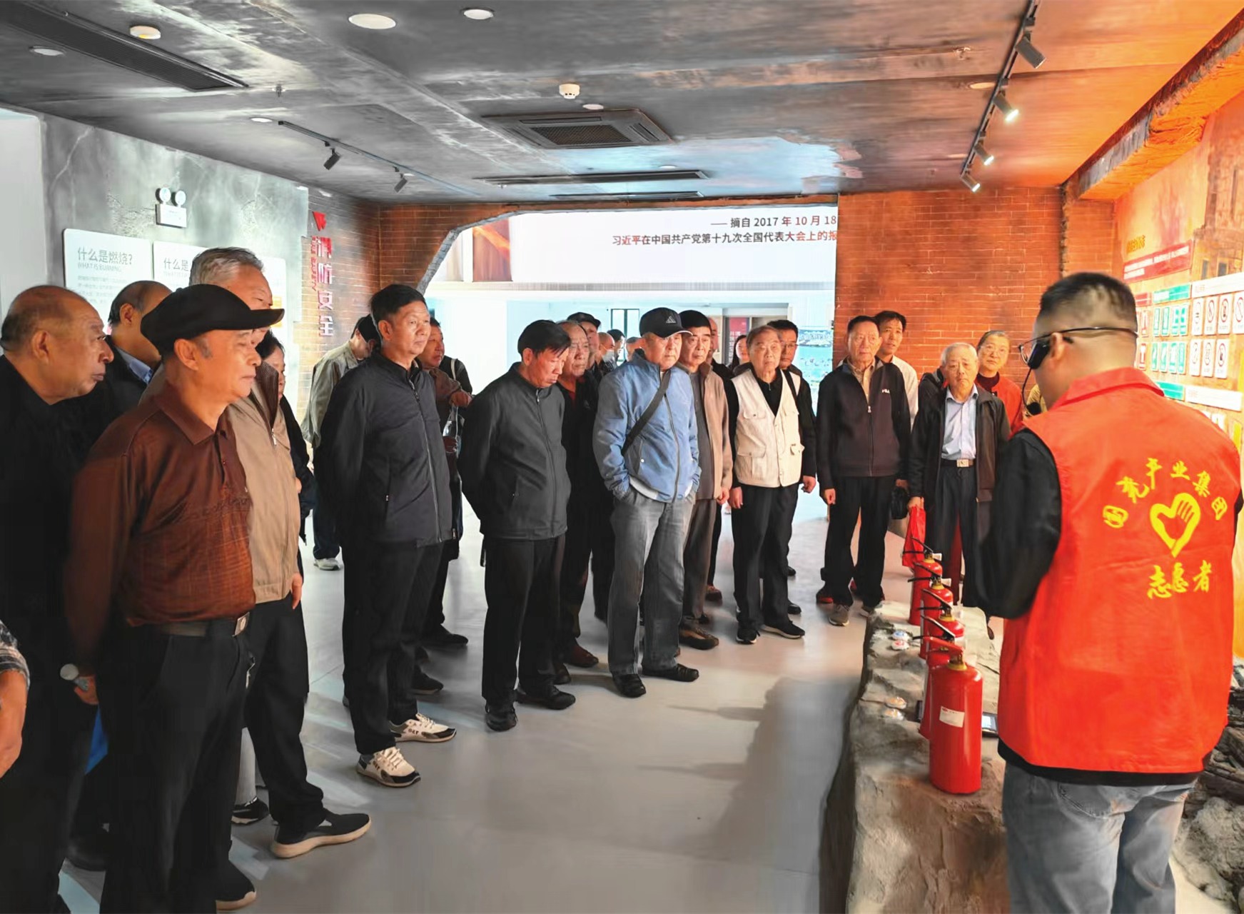 市市场监管局退休党支部开展重阳节主题党日活动